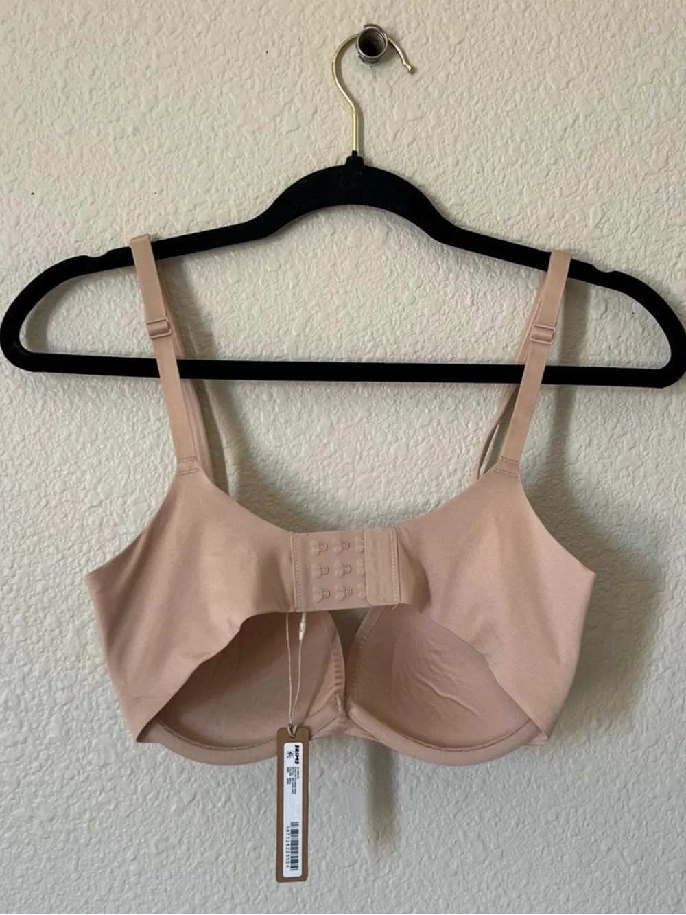 SKIMS Nude T-Shirt Bra - Picture 4 of 5